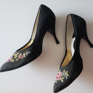 Vintage Black Embroidered Rose Pumps